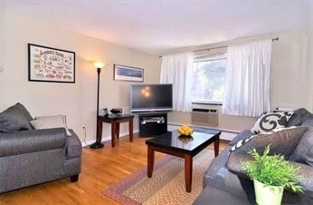 Foto del edificio - 290 Corey Rd