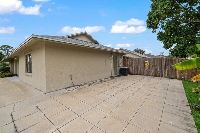 Foto del edificio - 701 Elmont St NW