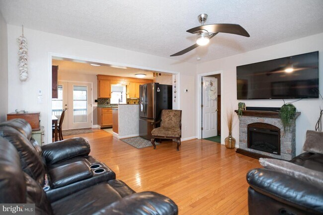 Building Photo - 6211 Glebe Way