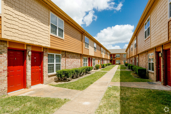 Building Photo - Estates at Spring Branch