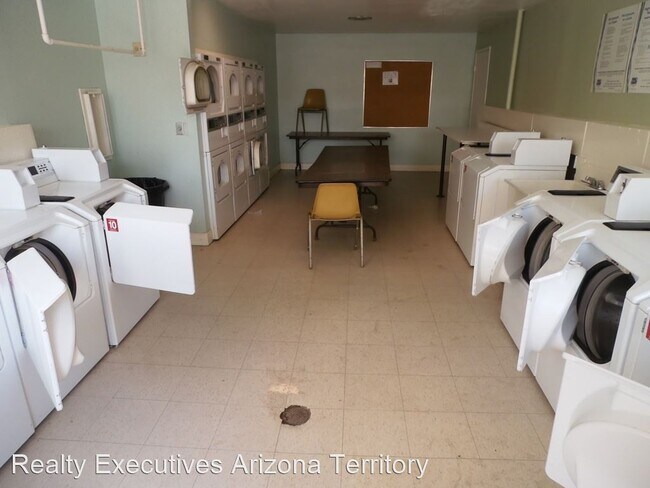Foto del edificio - 2 br, 2 bath House - 826 S Langley Ave Uni...