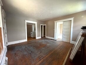 Building Photo - 520 W Marion St