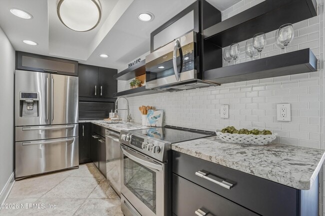 Building Photo - 1601 Ocean Dr S