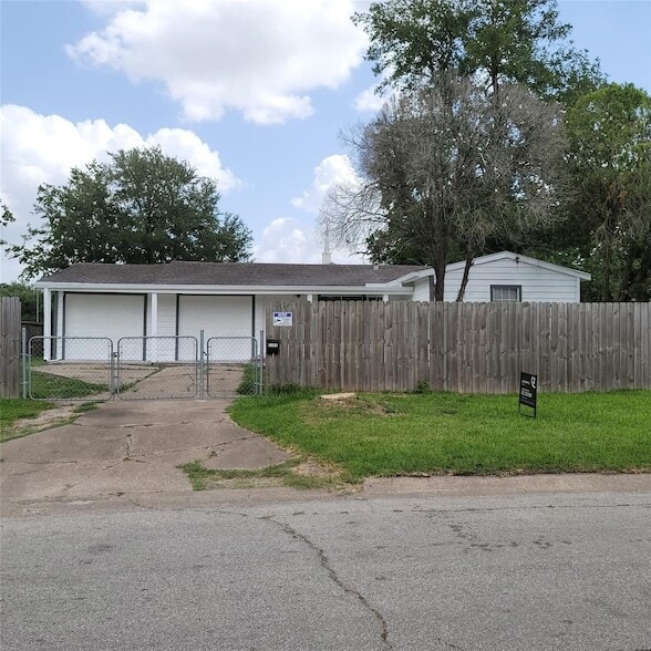 Building Photo - 5103 Willow Glen Dr