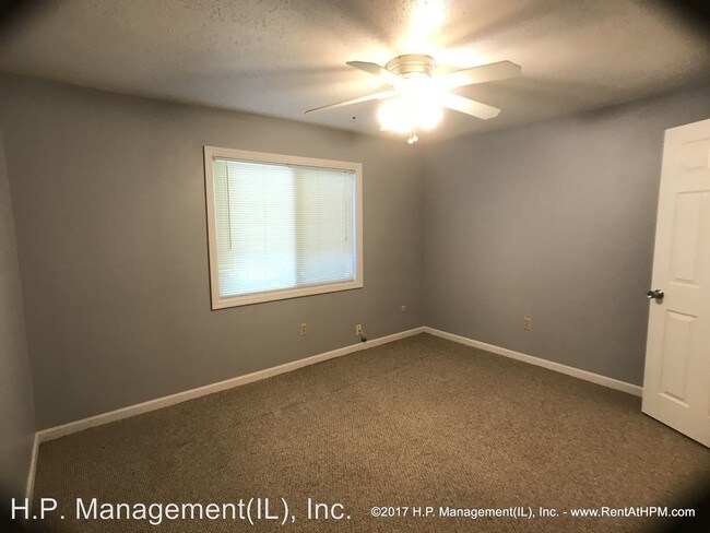 Foto del edificio - 1124 University Dr