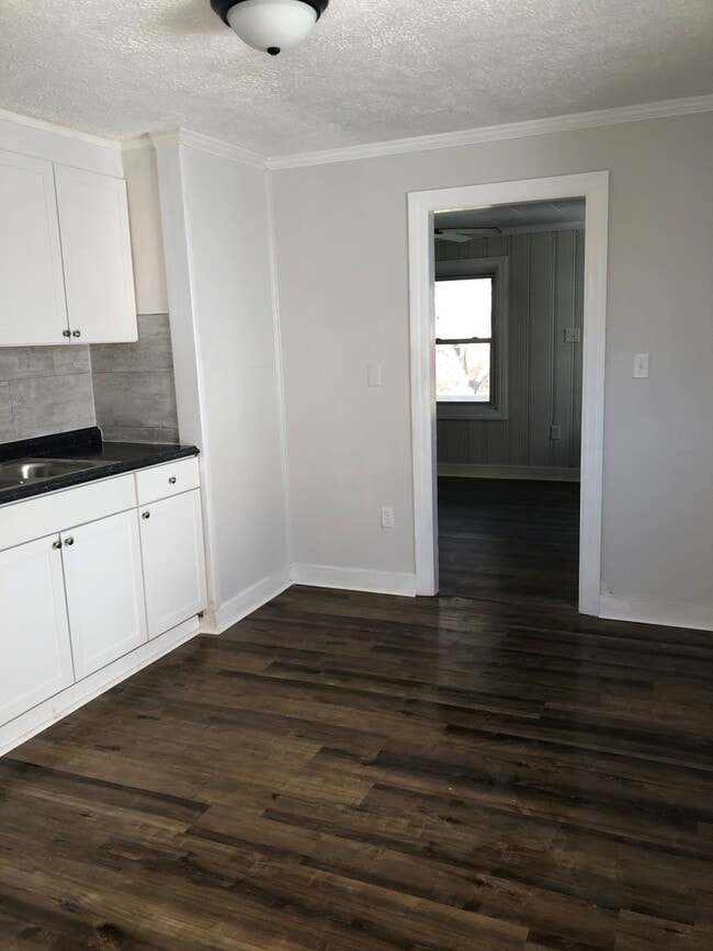 Foto del edificio - 2 Bedroom House off Memorial Avenue