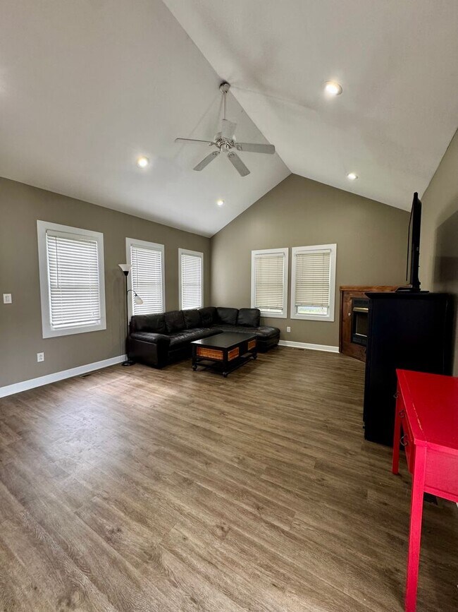 Foto del edificio - Single Family Home for Rent - Direct acces...