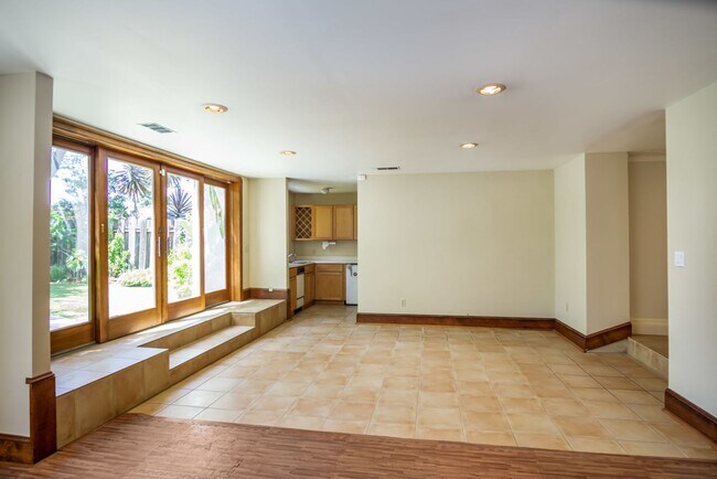 Foto del edificio - 1809 Versailles Ave