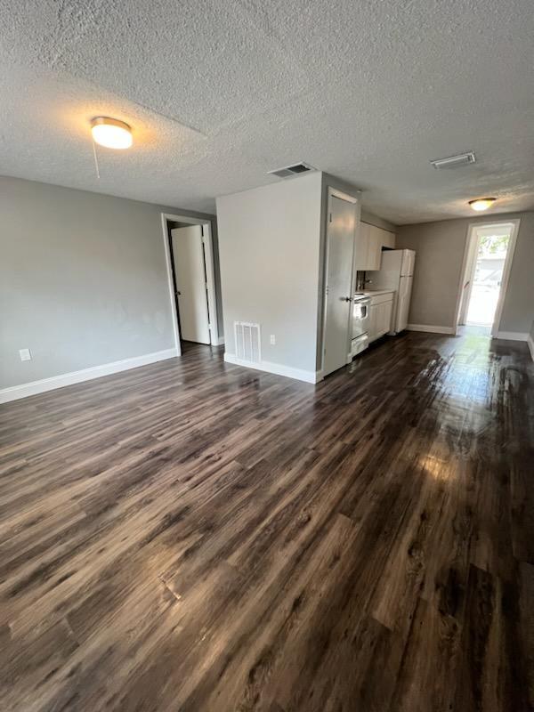 Building Photo - 908 35th Ave W