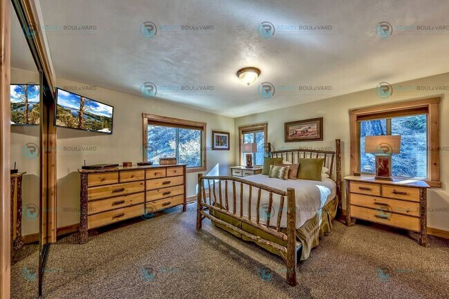 Building Photo - Welcome to your ideal retreat!