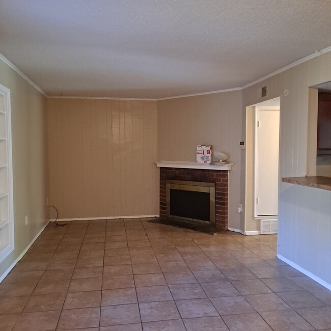 Building Photo - 3617 Chesterwood Dr