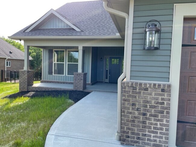 Foto del edificio - Vonore 37885 - 4 bedroom, 3 bath in Tellico Village - Contact Ed Johnson 865-924-5045