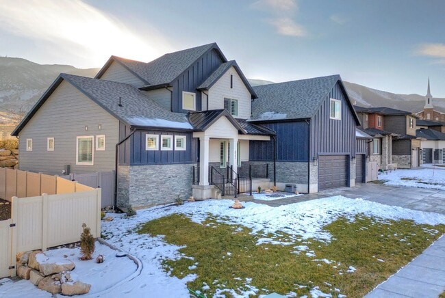 Building Photo - 423 W Red Wolf Dr