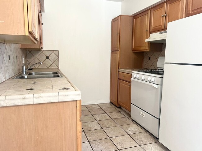 Building Photo - 1 Bed 1 Bath Pacific Beach Apartments