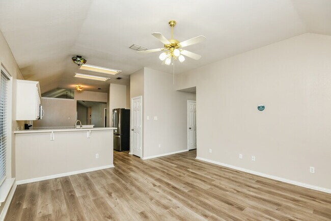 Building Photo - 1054 Springwood Dr