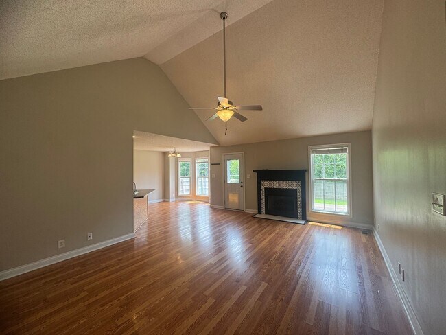 Foto del edificio - Beautiful Single Family Home in Clarksville!