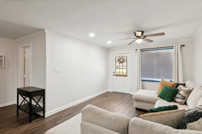 Foto del edificio - 1300 Kansas Ave S