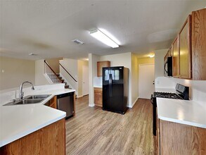 Building Photo - 226 Golden Oak Dr