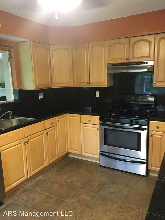 Building Photo - 2 br, 1 bath House - 87 Chafford Woods Drive