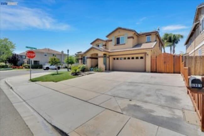 Building Photo - COMING SOON!! Spacious 4-Bedroom Home in O...