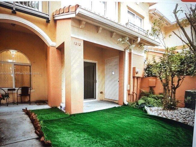 Foto del edificio - 1212 Santa Catalina Ln