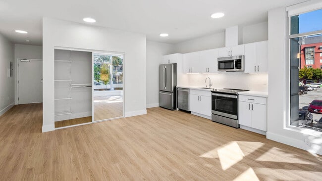 Building Photo - SoMa Square