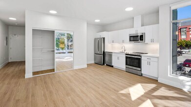 Building Photo - SoMa Square