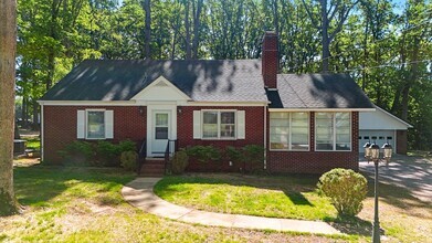 Building Photo - 3307 Farmville Rd