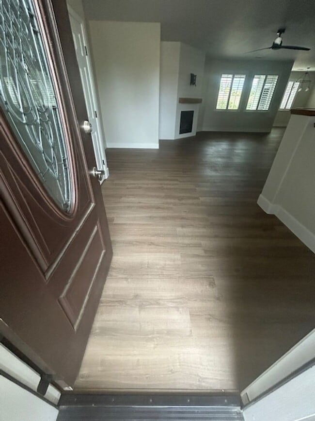 Building Photo - 4 Bedroom 2 Bathroom in SE Visalia with Po...