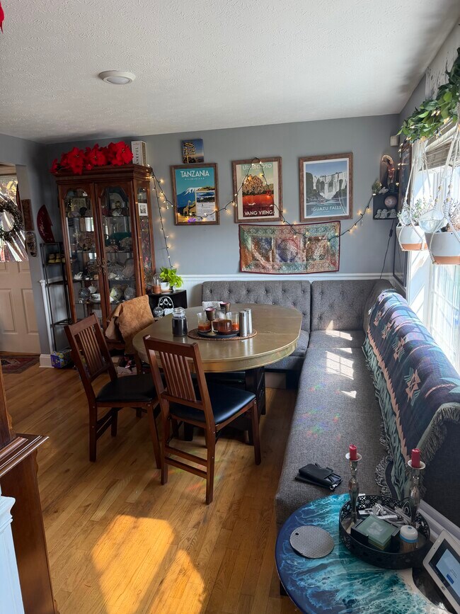 Comedor - 207 Pasture Dr
