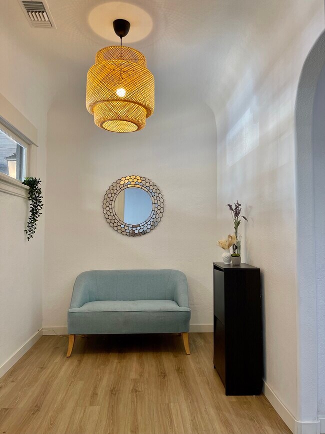 Foyer - 644 Solano Ave