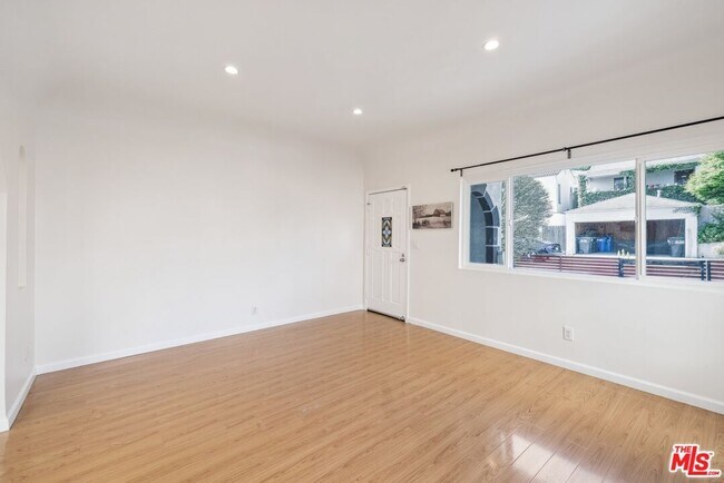 Foto del edificio - 3933 Woolwine Dr