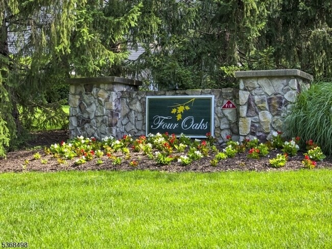 Building Photo - 11 Oak Knoll Ln