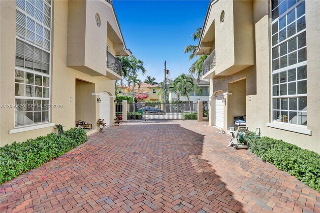 Building Photo - 3135 Gifford Ln