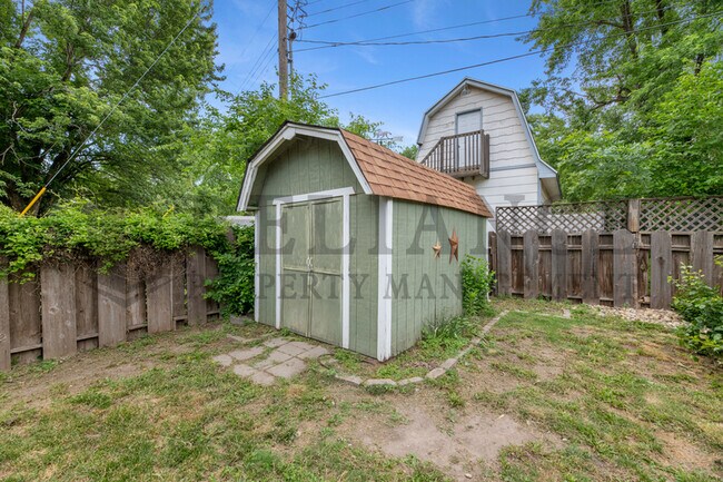 Foto del edificio - 614 N Brownthrush Ln