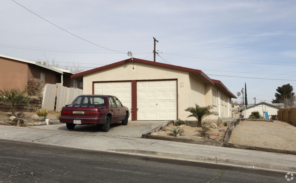 Primary Photo - 921-923 Carson St