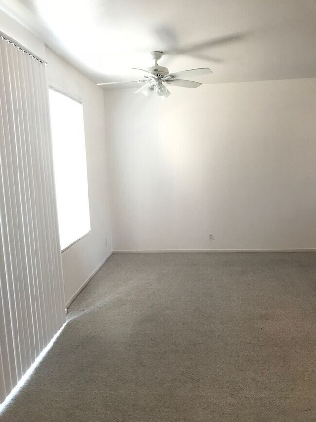 Foto del edificio - Two Story 3 Bedroom/2.5 Bathroom Townhouse...