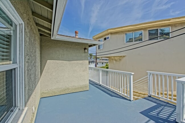 Building Photo - 344-348 Calle Miramar
