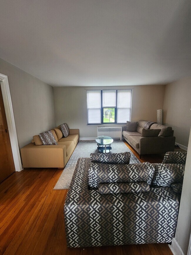 Foto del edificio - 7367 N Winchester Ave