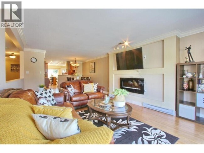 Building Photo - 7222 Pandora St