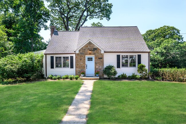 Building Photo - 12 Devonshire Dr