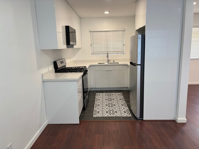 Foto del edificio - 1333 Centinela Ave