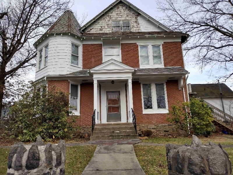 Primary Photo - 417 W Walnut St