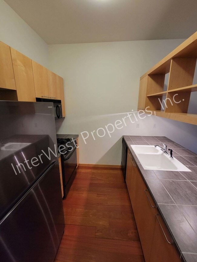 Foto del edificio - *1ST MONTH'S RENT FREE PROMO & NO HOA MOVE...