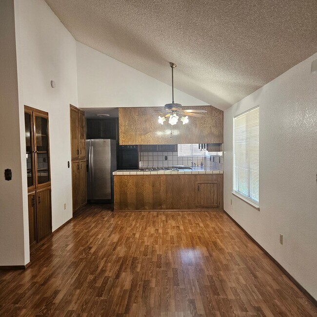 Building Photo - 3544 Traveler Ct