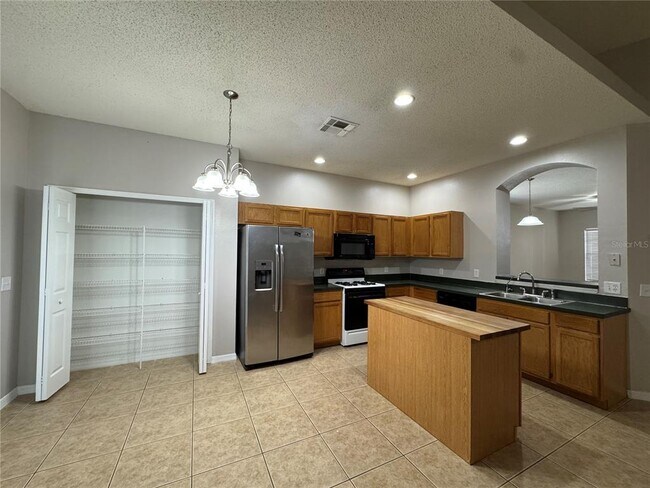 Building Photo - 356 Cello St