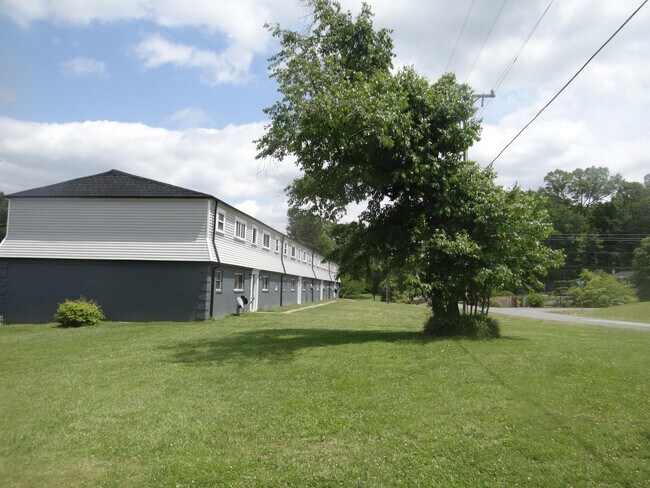 Building Photo - 3717 Yarbrough Ave
