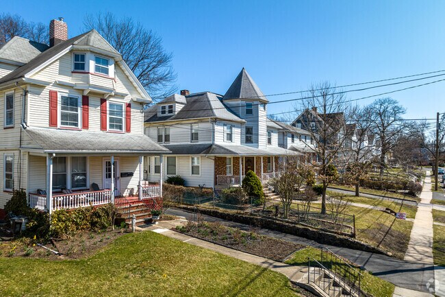Homes types in the Westfield, NJ area can vary from one lot to the next