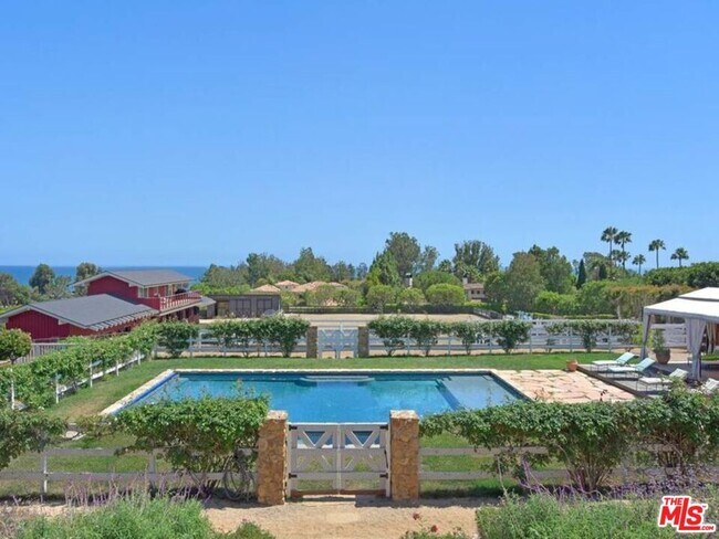 Foto del edificio - 27545 Pacific Coast Hwy
