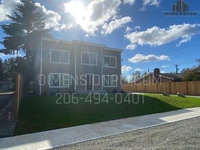 Building Photo - 1060 S 86th St